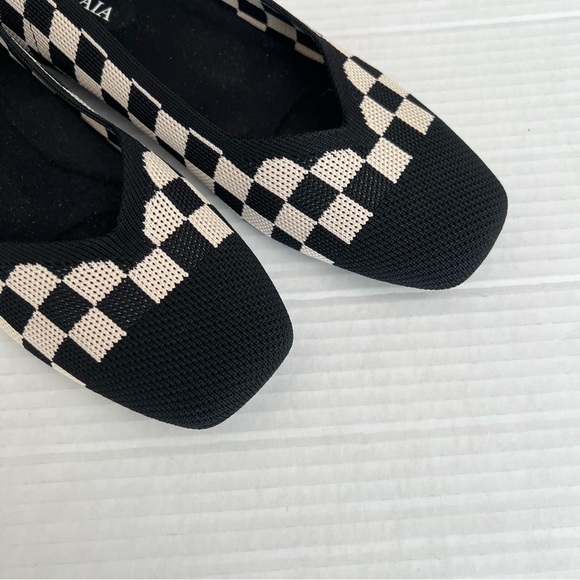 Vivaia Women’s Black Cream Checkered Square Toe V-cut Flat Size 7.5 - Picture 2 of 5